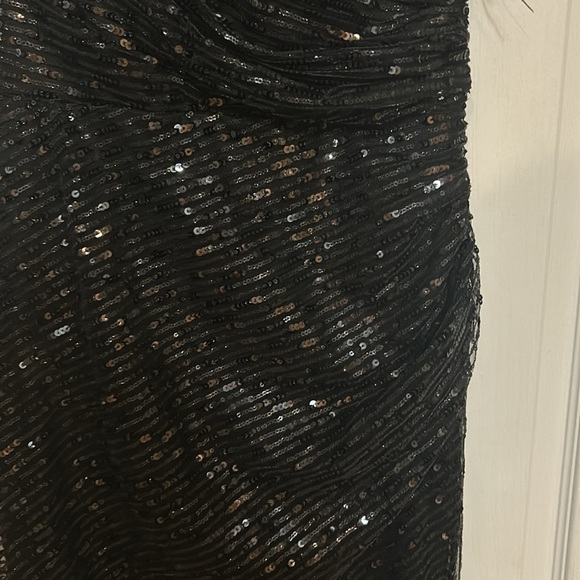 Black sequin and feathers gown - Picture 3 of 6